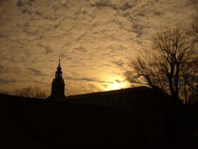 Die Lockwitzer Kirche im Gegenlicht::Foto Herr Löwe, Februar 2011